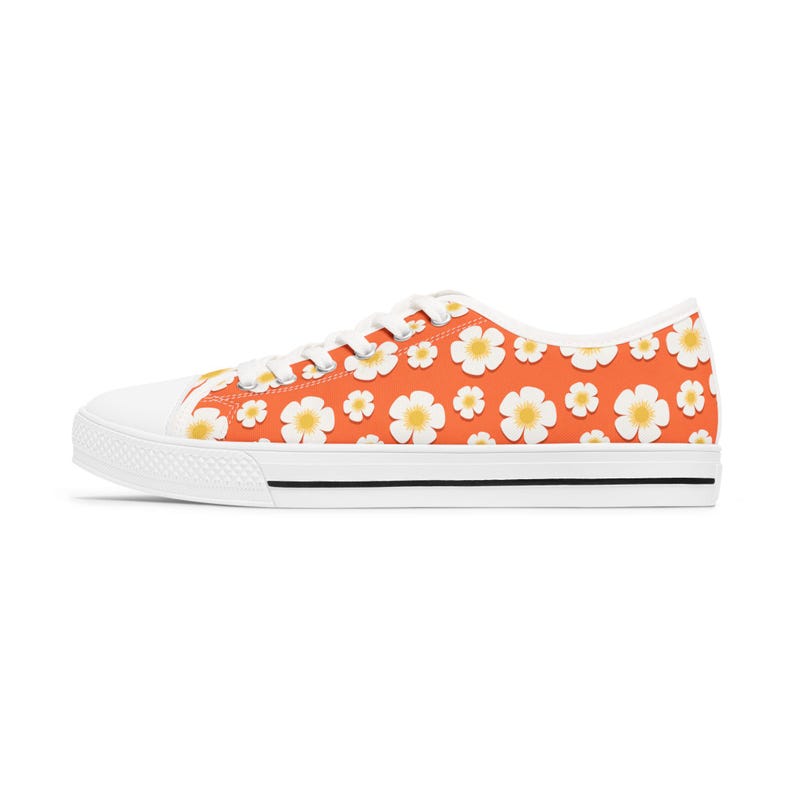 Colorful Women's Low Top Sneaker Retro Daisy Sneaker